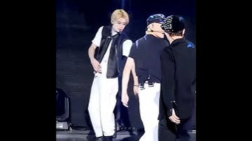 Jaehyun holds back his laughter when he sees Jungwoo |#jaejung #jaewoo