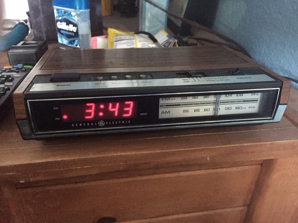 Vintage General Electric AM/FM Electronic Clock Radio 74633D YouTube