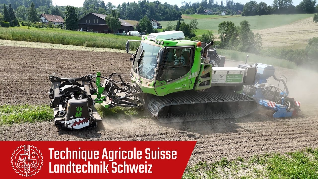 Une dameuse «Pistenbully» pour aplanir l’humus