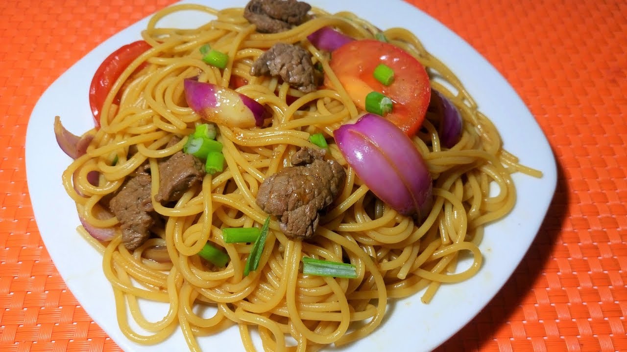 Tallarín saltado criollo(comida peruana)