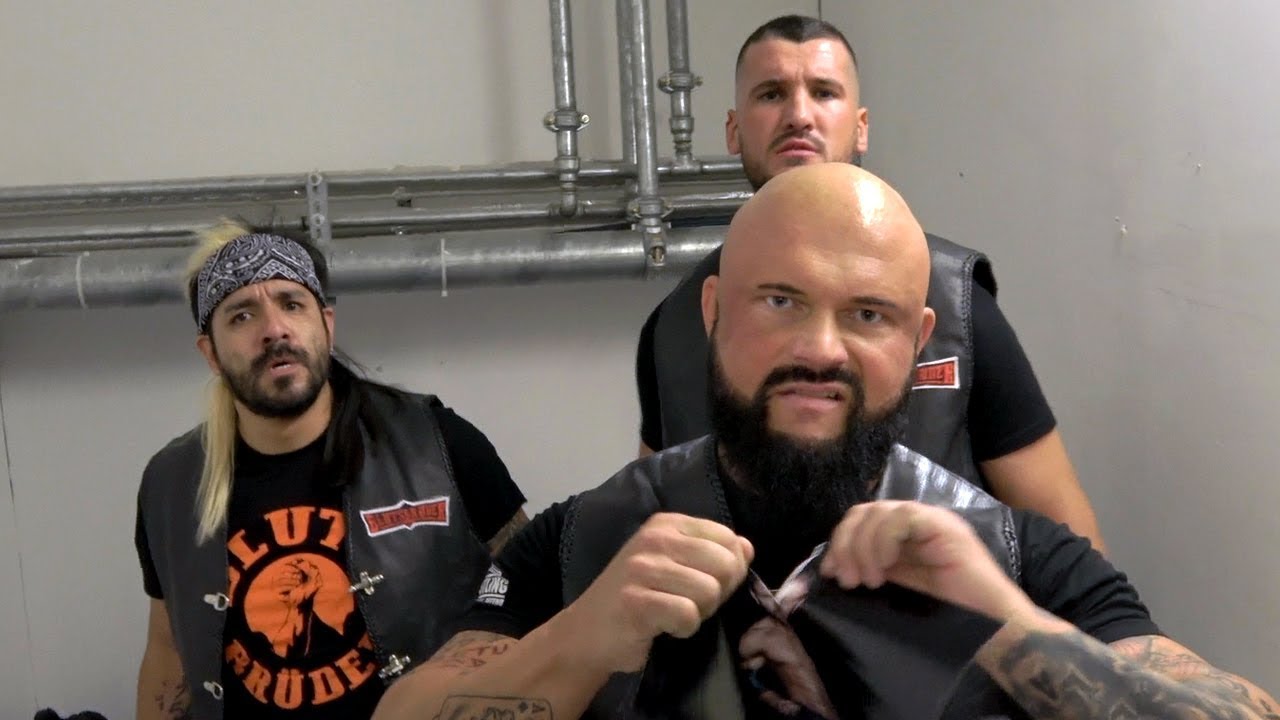 Blutsbrüder vandalize Muskel-Kater's locker room