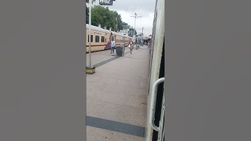 departure of local train | guys catching running train | hyderabad lingampally | mmts | shorts |