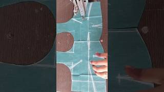 Blouse me tucks stitching padhna sikhe aasan tarike se#tucks #sewingtips #shortvideo #viral #silai