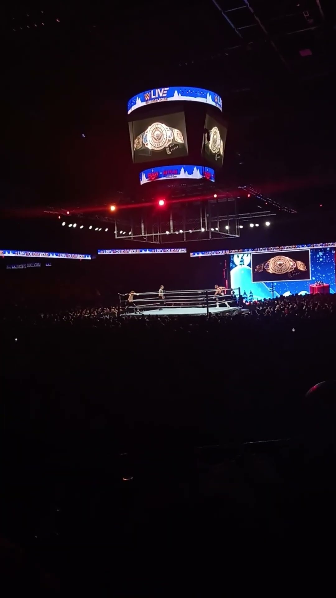 Sami Zayn Pinned Bron Breakker \n#wwe #wwechicago #samizayn #bronbreakker #shorts