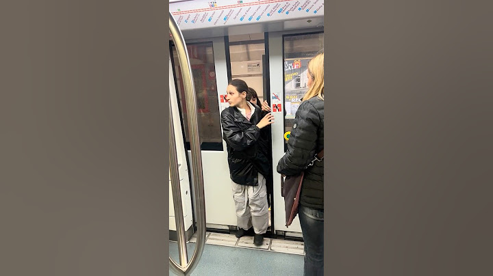 Why pickpockets enter at the last moment when the doors are about to close? #romatermini #pickpocket