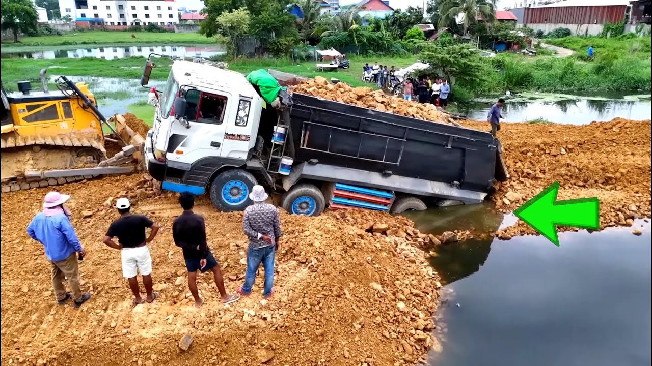 Incredible Landfill Dump Truck 25ton Back Uploading Overturned into water pond Rescue bulldozer Sha…