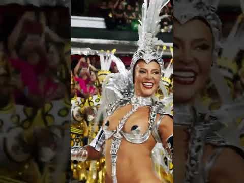 rainha Paola Oliveira!aulas máxima ❤️🎉👏🏽linda demais na Sapucaí 🎉🎉🎉 carnaval da democracia 👏🏾👏🏾