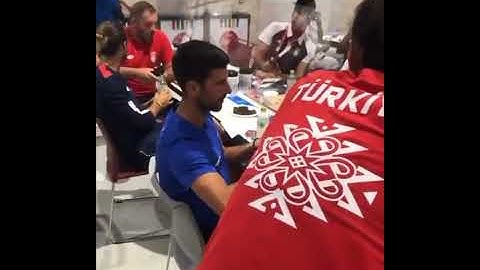 Novak Djoković Drži Bukvicu Turcima U Olimpijskom Selu