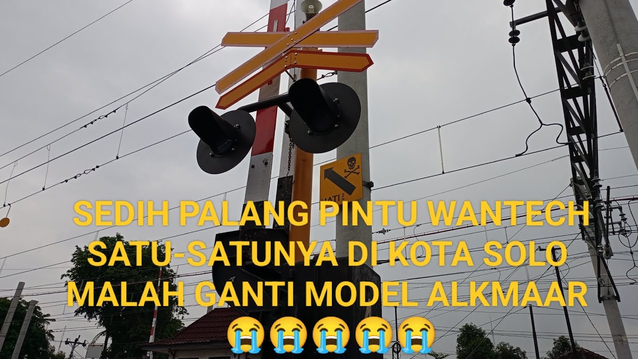 [WADUHH Kok Malah Ganti model Alkmaar yg sebelumnya wantech] perlintasan JPL 94 Pasar Nongko Solo