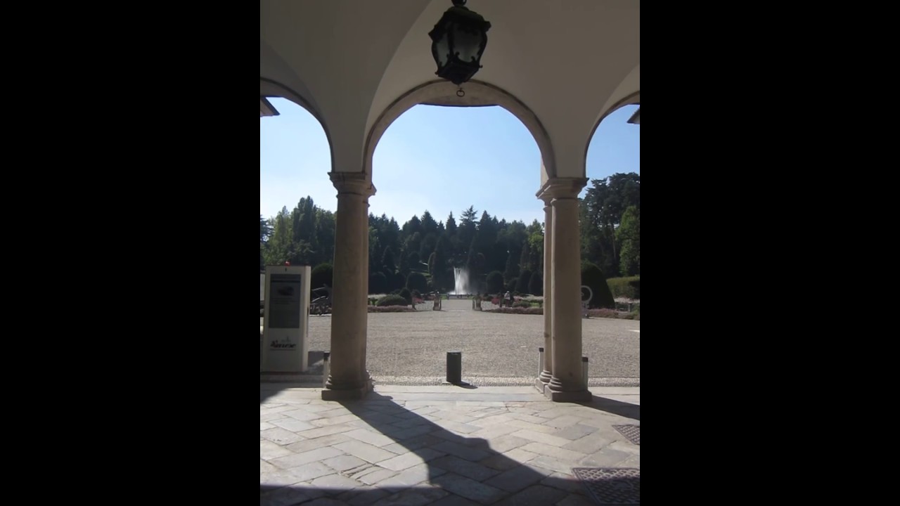 about 10 seconds of Giardini di Palazzo Estense, Varese