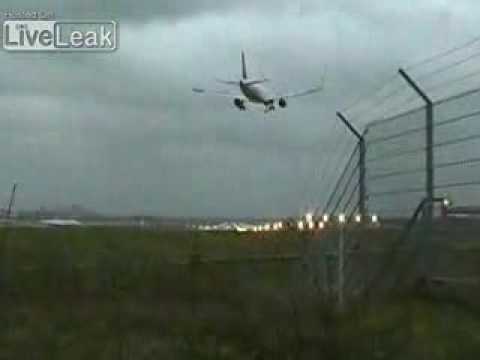 A-320 посадка с сильным боковым ветром