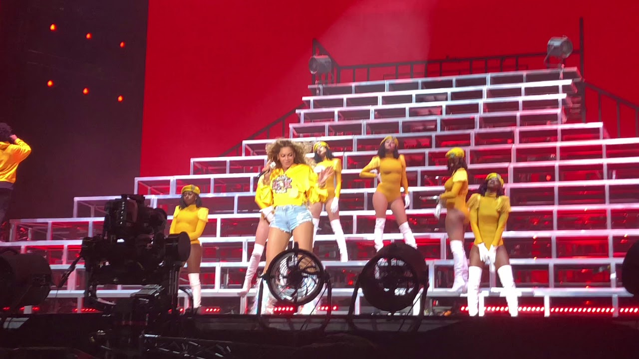 Beyoncé - ***FLAWLESS (Remix) / Feeling Myself / Top Off / 7/11 (Coachella Weekend 1)