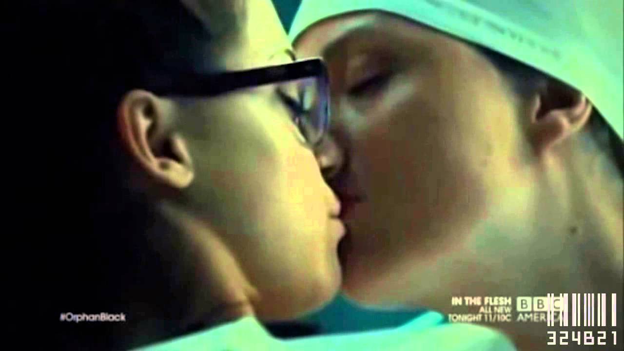 cosima&delphine + kiss me