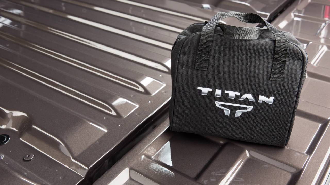 2017 NISSAN TITAN Gooseneck Hitch (If so equipped) YouTube