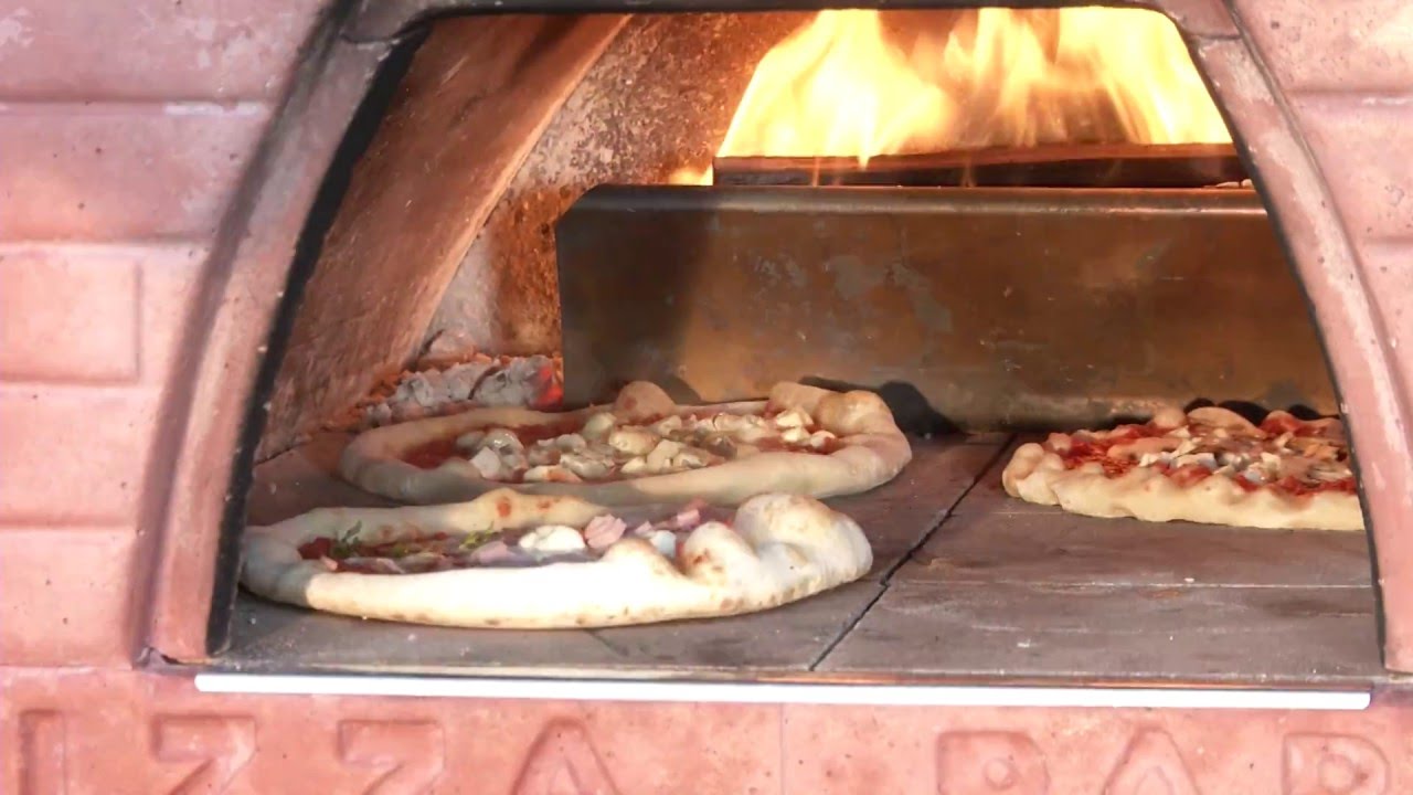 Cottura nel forno a legna: 4 pizze nel forno pizza party pizzone ... Costruire forno a legna portatile