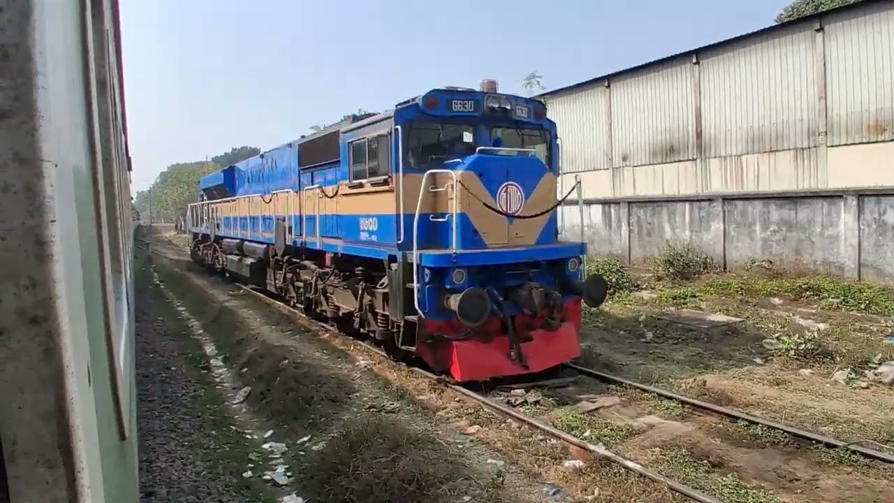 Dhumketu Express entering in Rajshahi Railway Station. Bangladesh Railway.