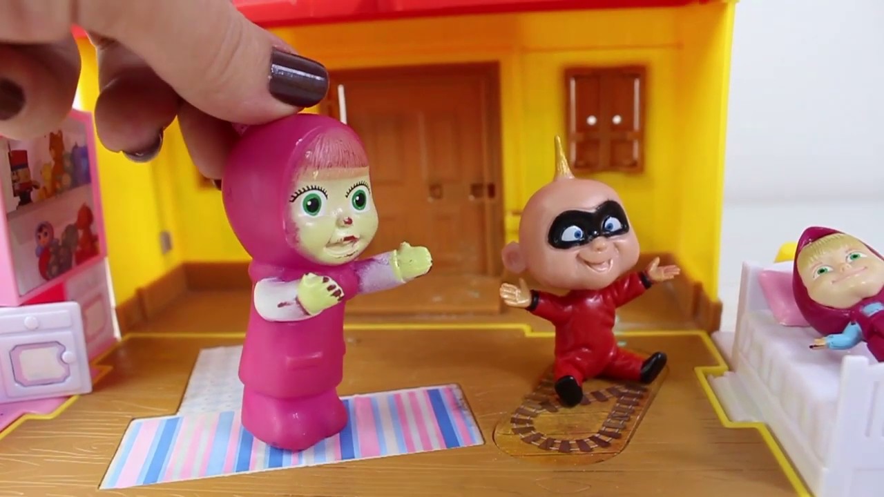 Masha Ve Küçük Bebek Arkadaşı Maşayla Birlikte Pasta Yapıyor Çizgi