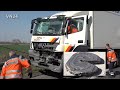 23.03.2022 - VN24 - Sattelplatte reißt nach Unfall von LKW Zugmaschine ab