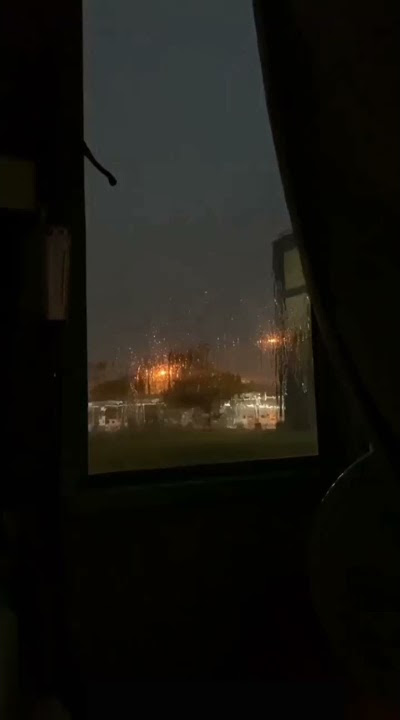 STORY WA HUJAN MALAM HARI