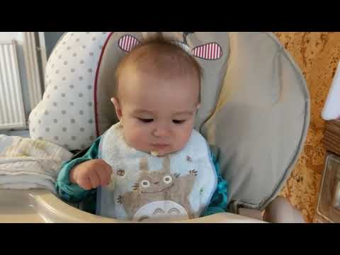 BABY LED WEANING | Day 9 - Gagging on Banana