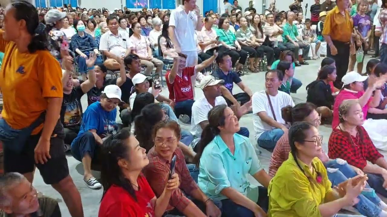 ห้วยกระบอกแตก ล้นเกล้าเผ่าไทย-กลับไปถามเธอดูก่อน ต้นข้าว ดวลเพลงชิงทุน ที่ชุมชนจีนแคระห้วยกระบอก