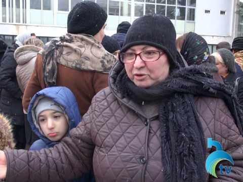 ბორჯომში აქციაზე მრევლმა დეკანოზ თამაზ (ლომიძისგან) საჯაროდ ბოდიშის მოხდა მოითხოვა