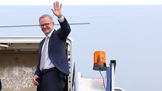 Albanese ‘turns up’ waving in every country as though he has fans waiting