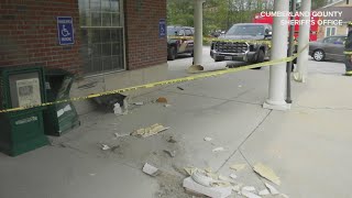 Car crashes into Gray post office, occupied vehicle
