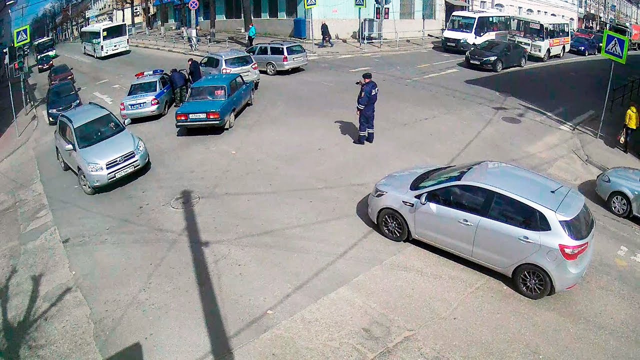 ДТП в Серпухове. ВАЗ догнал на повороте... 15 апреля 2017г. ДТП в Серпухове. ВАЗ догнал на повороте... 15 апреля 2017г.