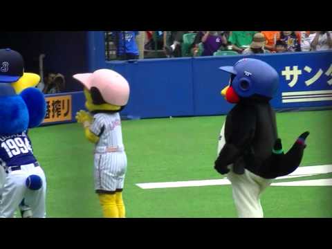 【マツダオールスター2011】畠山に叩かれるつば九郎