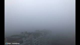Киев утонул в густом тумане: удивительные фото города.