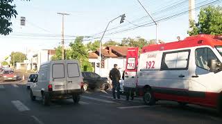 Colisão envolve dois automóveis em Pato...