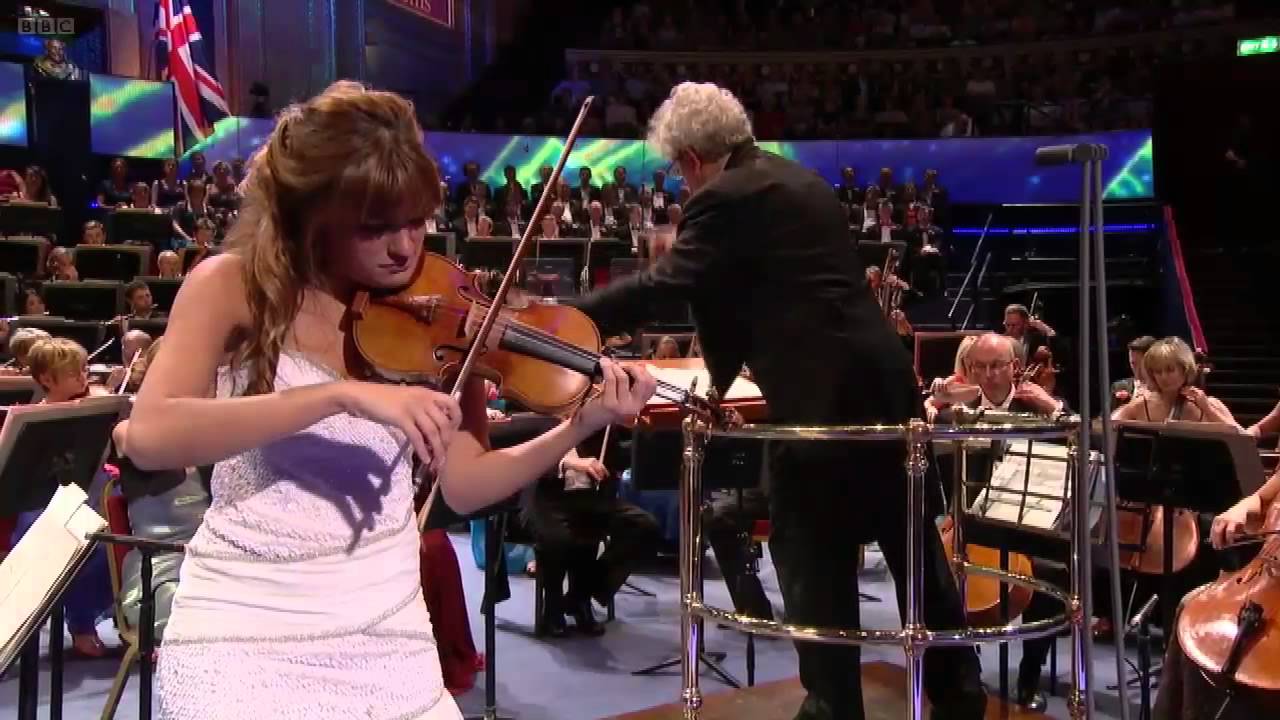 Tonton Nicola Benedetti plays Bruch at the Last Night of the Proms 2012 di YouTube Tonton Nicola Benedetti plays Bruch at the Last Night of the Proms 2012 di YouTube