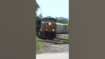 CSX M346 rounds the bend in Terre Haute #shorts