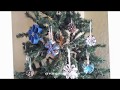 Árbol de Navidad decorado con material reciclado