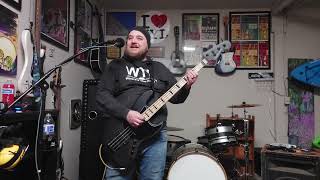 Video thumbnail of "REM UBERLIN. BASS COVER"