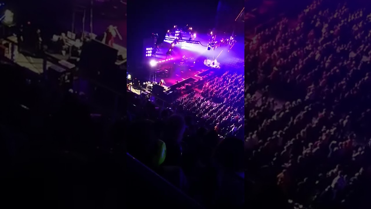 Paul Kelly is singing with his sister Kathy Kelly 