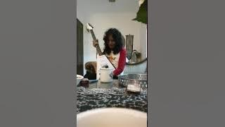 duduk santai cerita lagenda guitaris