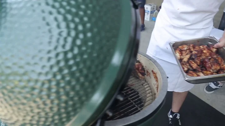 Eric Fulkerson's wings on the Big Green Egg