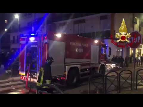 Lecce, fiamme in un appartamento in pieno centro: nessun ferito ma danni ingenti