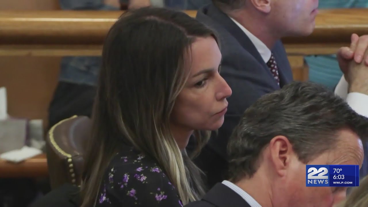 Jury deliberates in Karen Read murder trial - YouTube