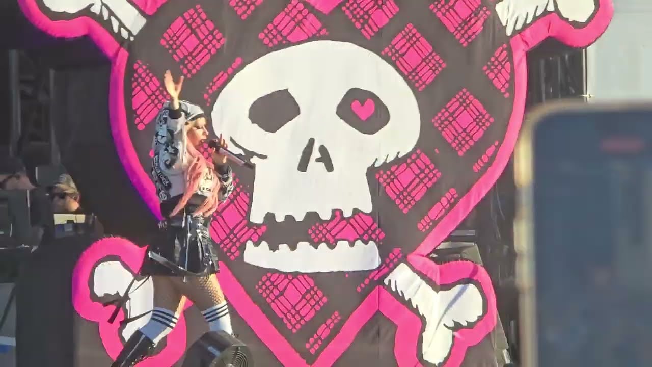 Avril Lavigne - Girlfriend [Live @ Mad Cool Festival 2024]