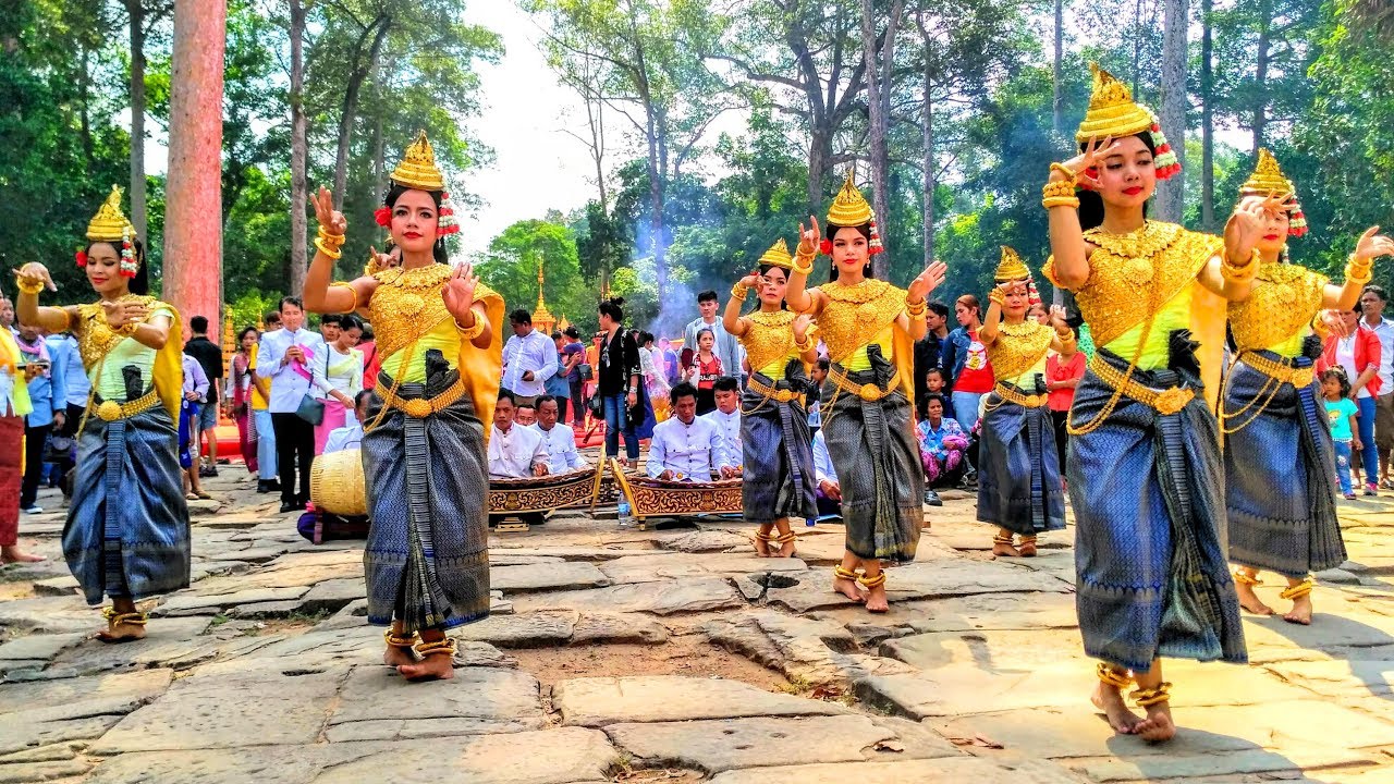 Traditional Cambodian Dance To Celebrate Khmer New Year Walk Around
