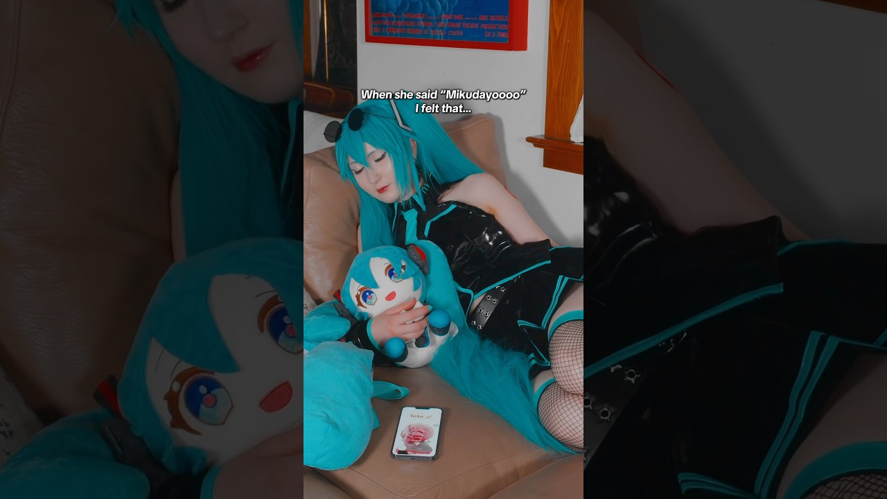 That mikudayooo hit different at 2AM🥖 #hatsunemiku #hatsunemikucosplay #miku #kasaneteto #vocaloid