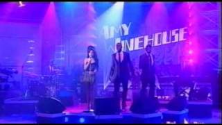 Video thumbnail of "Amy Winehouse - Back To Black - Live (Italy)"