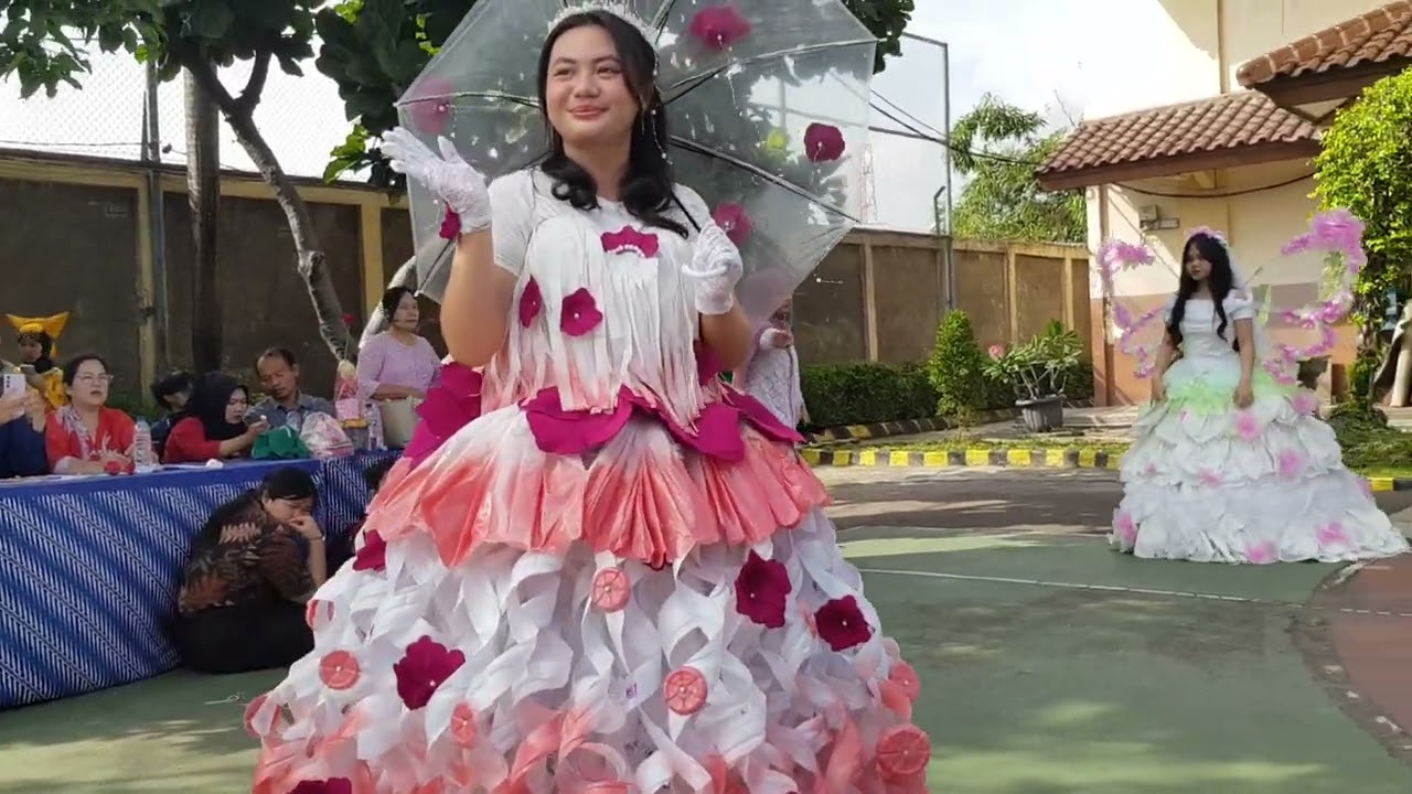 FASHION SHOW BUSANA DARI LIMBAH