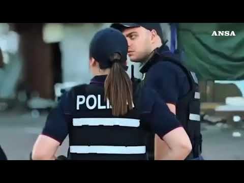 Video Sgomberato un edificio occupato nella periferia di Roma