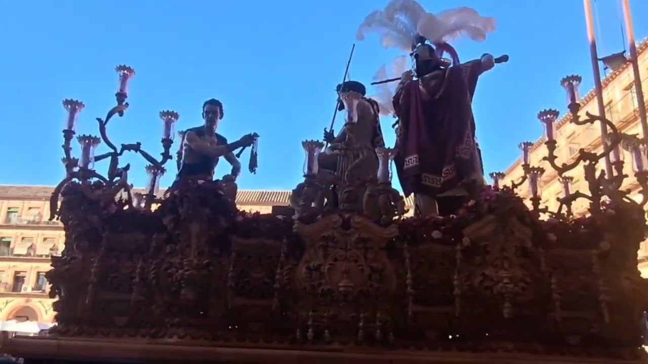 Hdad. CORONACIÓN DE ESPINAS DE FERNÁN NÚÑEZ (MAGNA DE CÓRDOBA en Plaza Corredera )