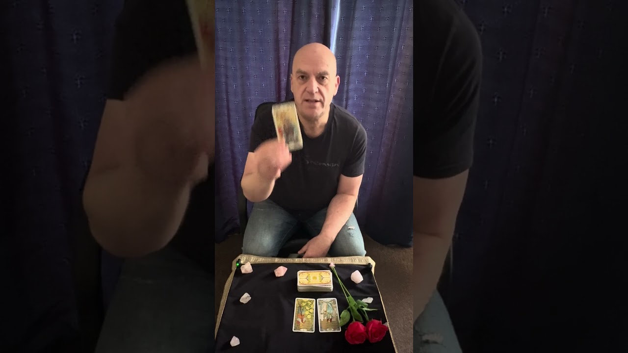 Таро ко Дню святого Валентина для Овна 🔥 Шаг назад – это всё перевернуть с ног на голову