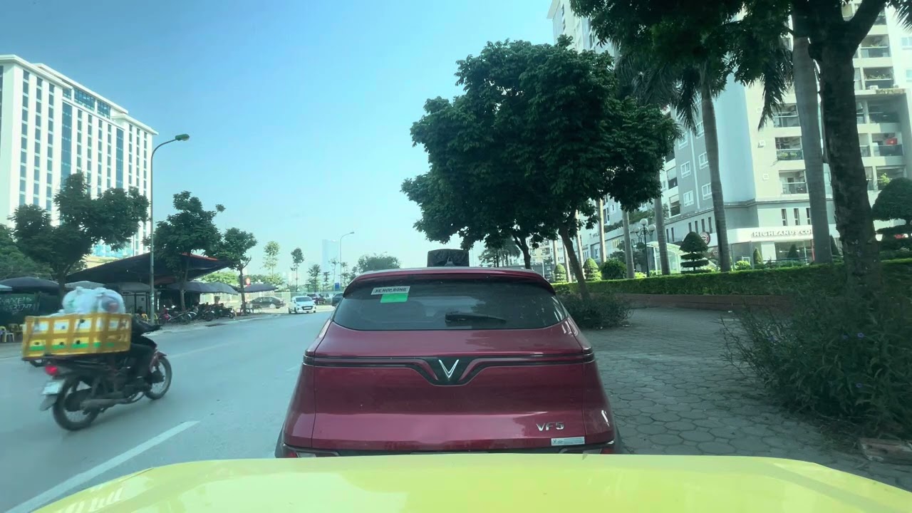 Street For People Who Love Seeing Reflections In Store Windows | Chillhop Mirror Walk